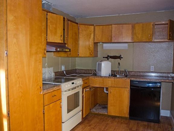 3rd image of 414 Lake Ave
