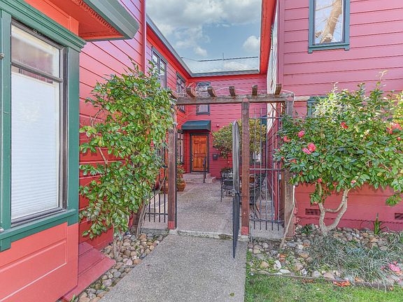 2nd image of 1115 WARREN Street