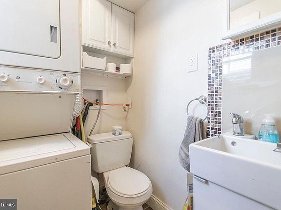 3rd image of 2523 Ingersoll St #1