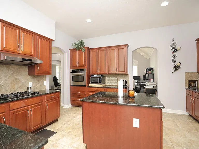 8410 Brighton Lake Ln — Photo 13