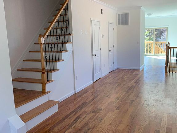 4th image of 104 Monahan Ave