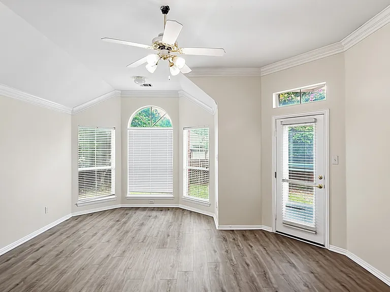 502 Overhill Dr — Photo 8