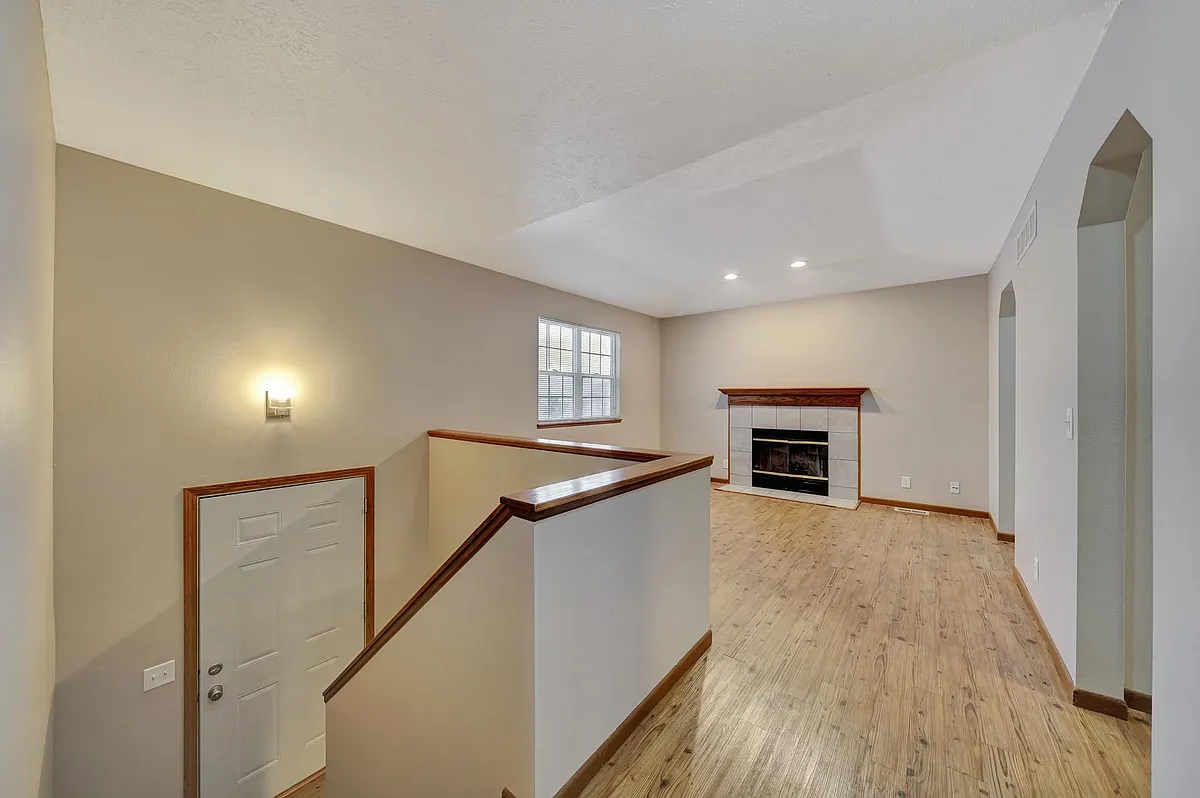 Building Photo - 8823 Lincoln St #1