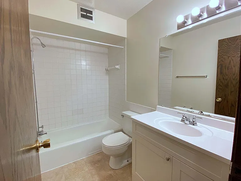 Southgate Apartments — Photo 107