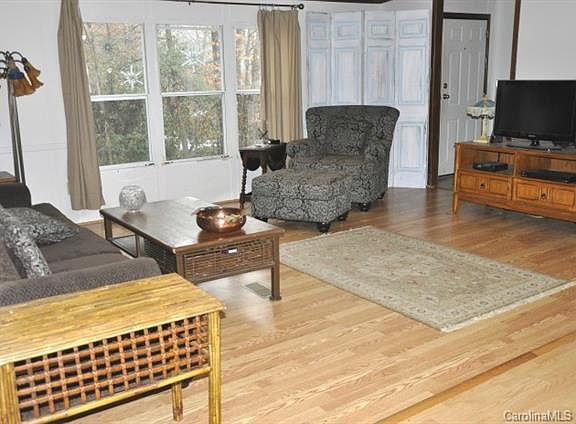 3rd image of 273 Laurelwood Ln