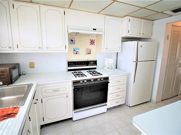 4th image of 3010 59th St S APT 204