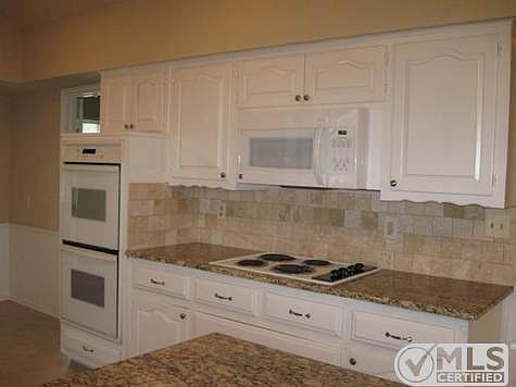 4th image of 1804 Columbia Dr