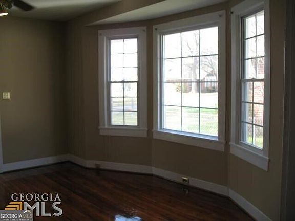 5th image of 15 Oak St NE