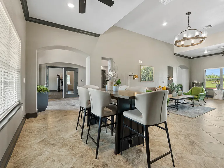 Willow Creek Apartments — Photo 20