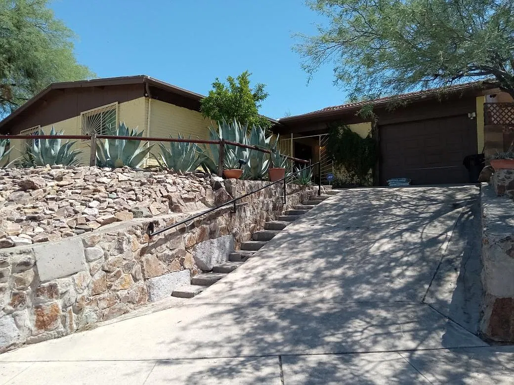 4 bed, 1621 sqft, $2,100 — Photo 2