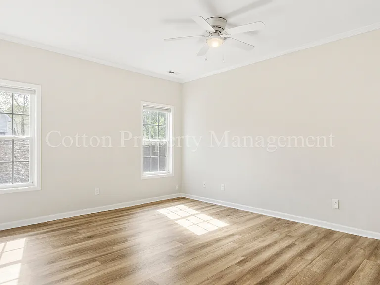 1010 Winterberry Cir — Photo 7