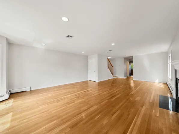 229 Franklin Avenue image 6 of 27