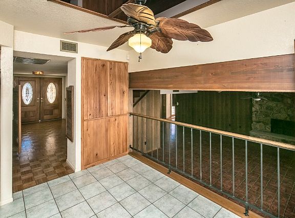 4th image of 3335 Thunderbird Dr