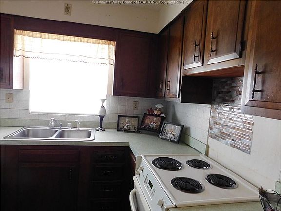 3rd image of 5205 Perrow Dr