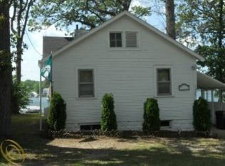 7608 Barnsbury Dr, West Bloomfield, MI 48324
