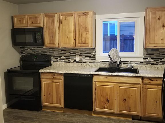 3rd image of 817 E 62nd St