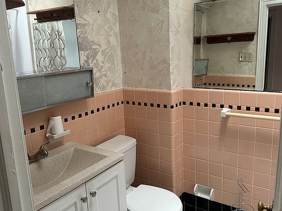 5th image of 6951 Kindred St Floor 2