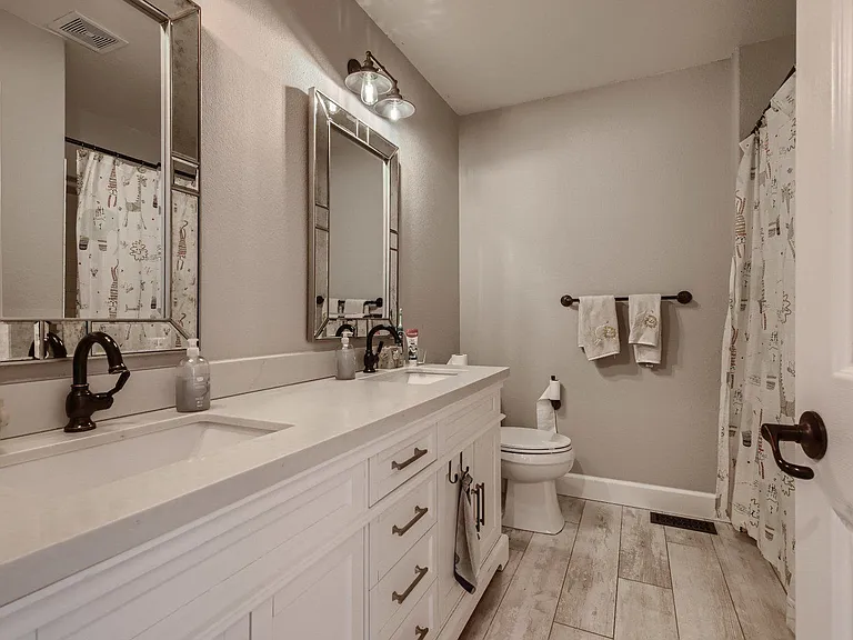 9805 Cypress Point Cir — Photo 28
