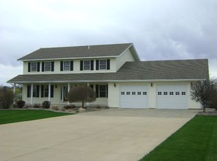 1130 9th St E, Cresco, IA 52136