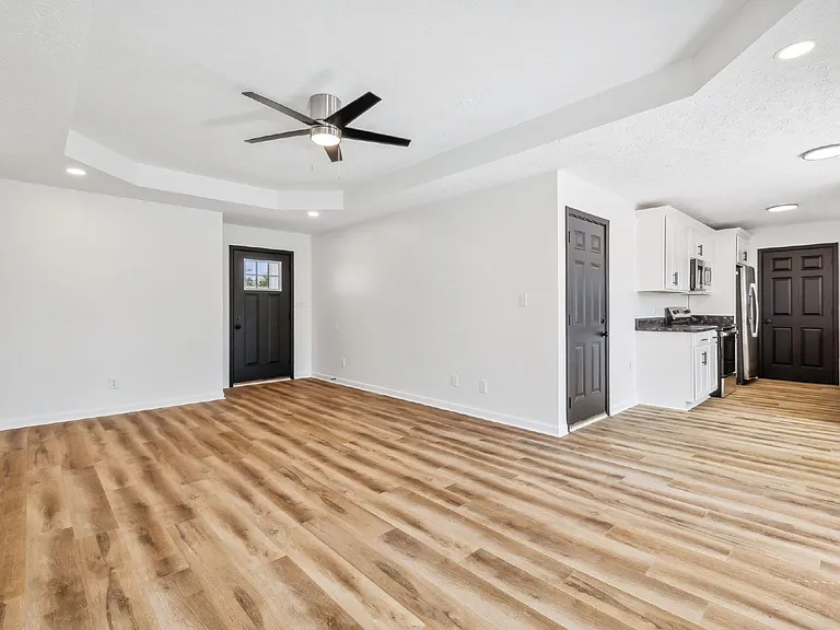 1824 Cottingham Ct — Photo 8