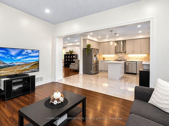 3rd image of 7 Okanagan Dr