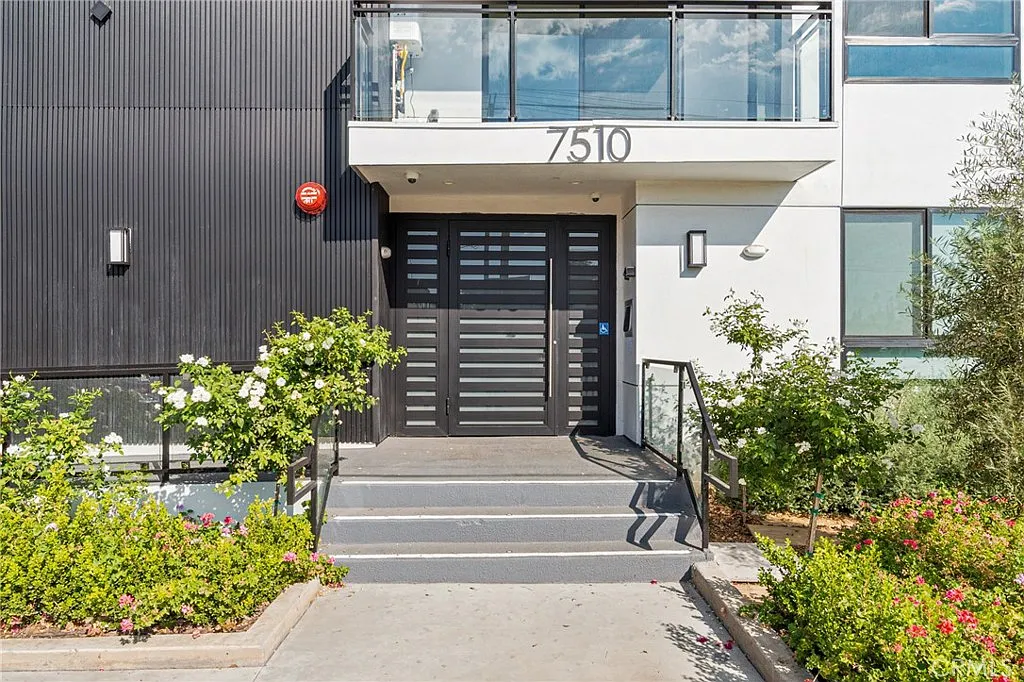 2 bed, 920 sqft, $2,500 — Photo 4