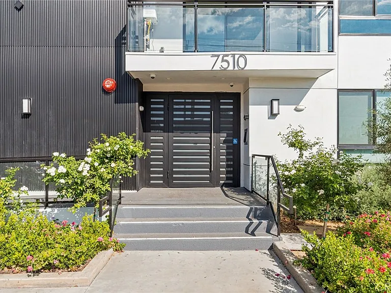 7510 Sepulveda Blvd #101 — Photo 4