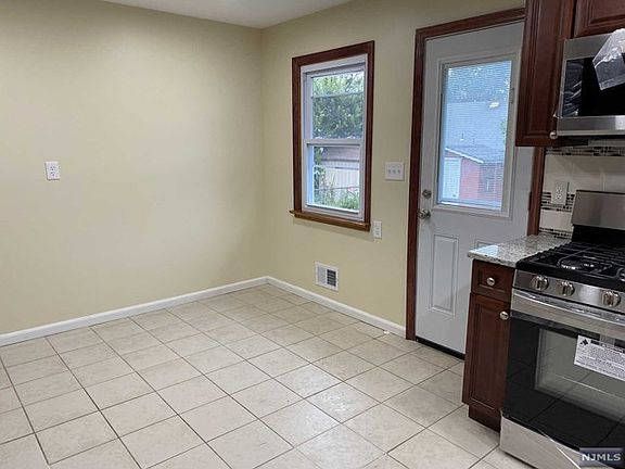 5th image of 25 Henry St #1
