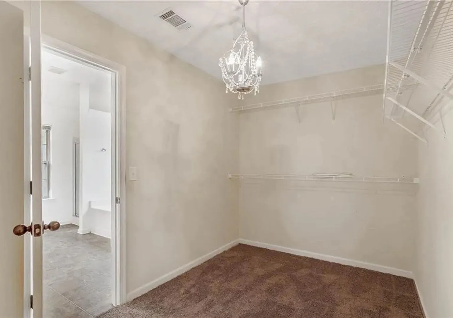 Room in 3 Bedroom Home in Sugar Hill — Photo 4