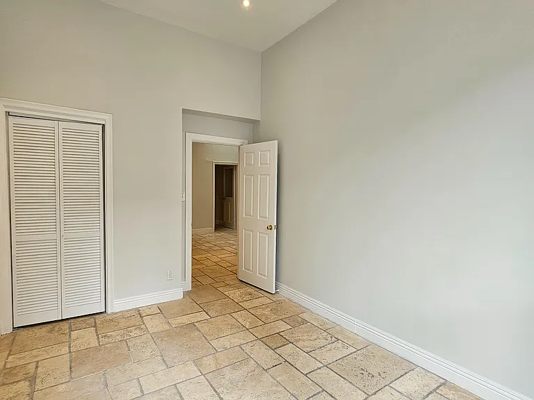 550 Yonge St #2F — Photo 18