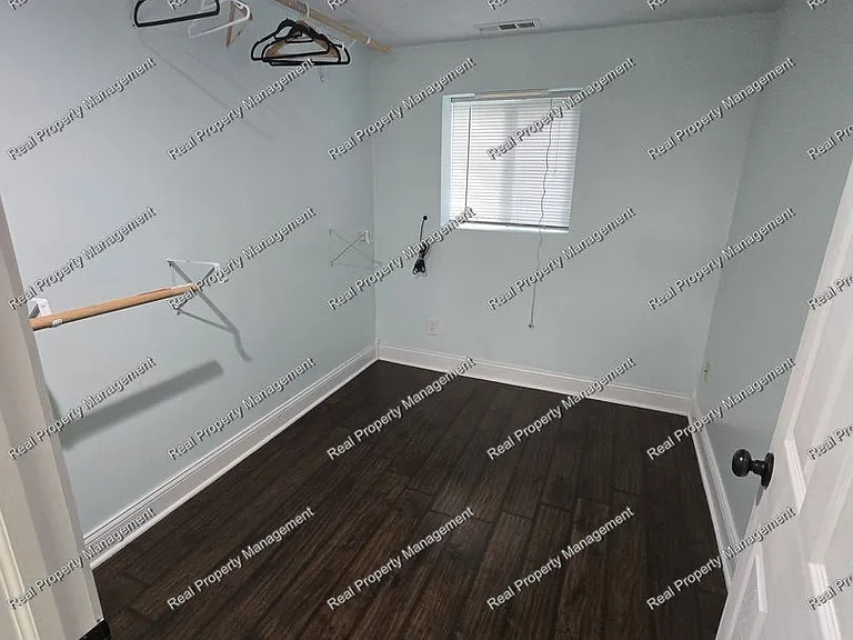 3788 Kingsway Dr — Photo 10