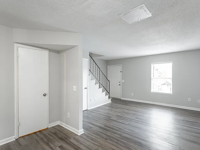 4407 Delashmitt Rd — Photo 6