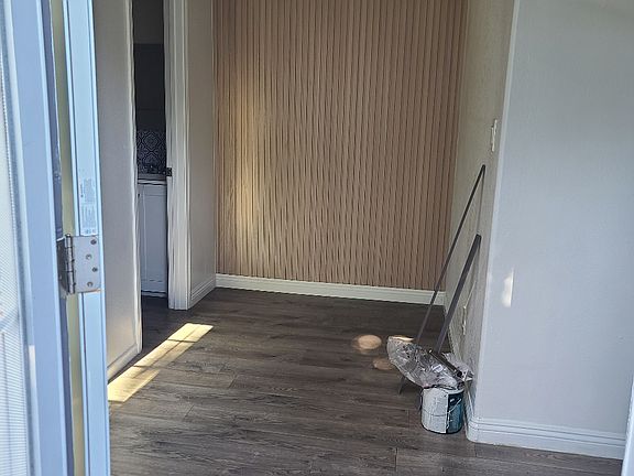 4th image of 8826 Tyrone Ave #1
