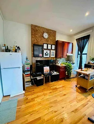 Rented by Hagstrom Management Inc | media 8