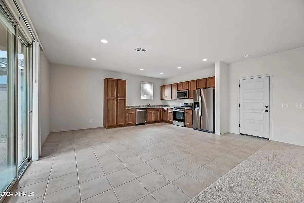 Building Photo - 8961 W San Juan Ave