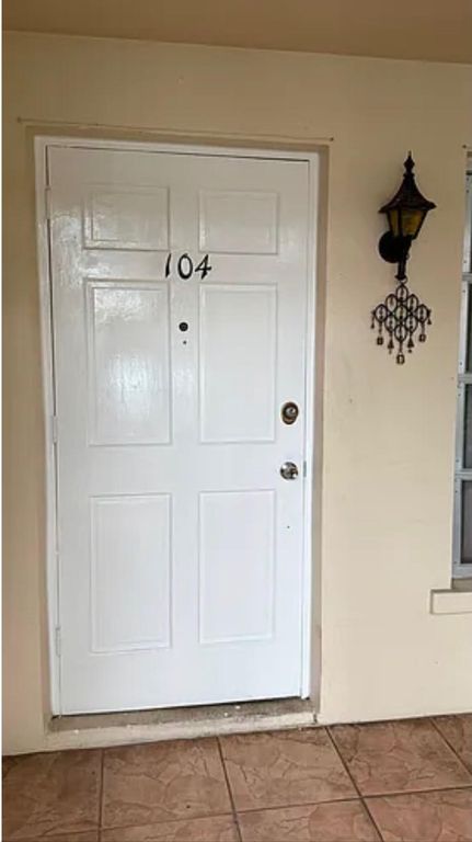 601 Pine Dr APT 104, photo 2