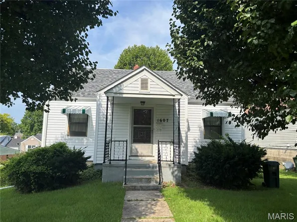 1607 N Cedar St, Rolla, MO 65401