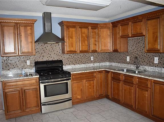 3rd image of 12 Gardenia Ln