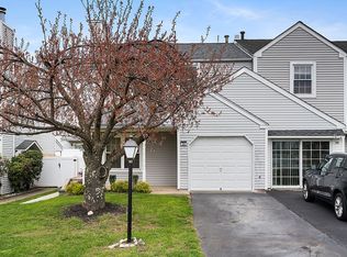 25 Country Lane Way, Philadelphia, PA 19115