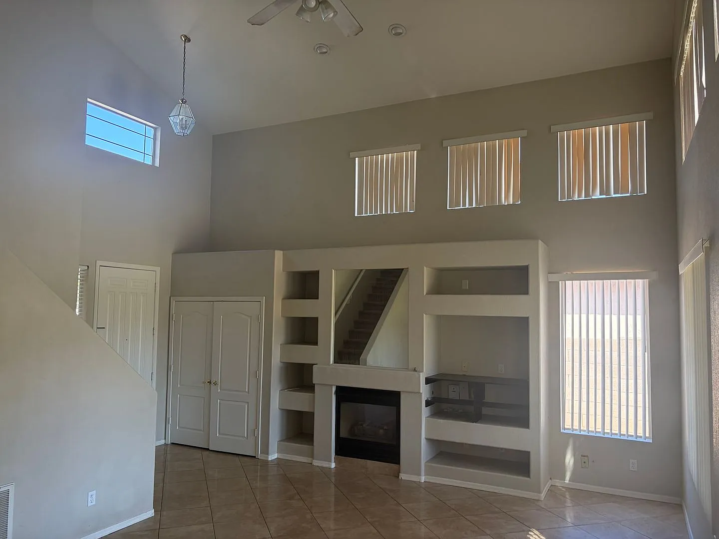4 Bedroom Chandler Rental Vaulted Ceilings, Primary Deck, 3-Car Garage — Photo 3