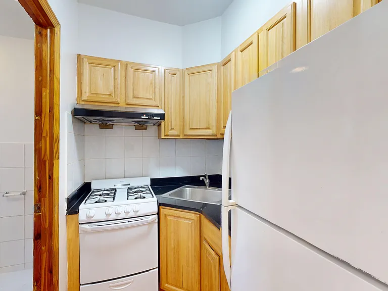 20 Spring St #10 — Photo 2