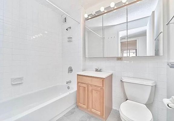 2nd image of 167 Eldridge St APT 5B