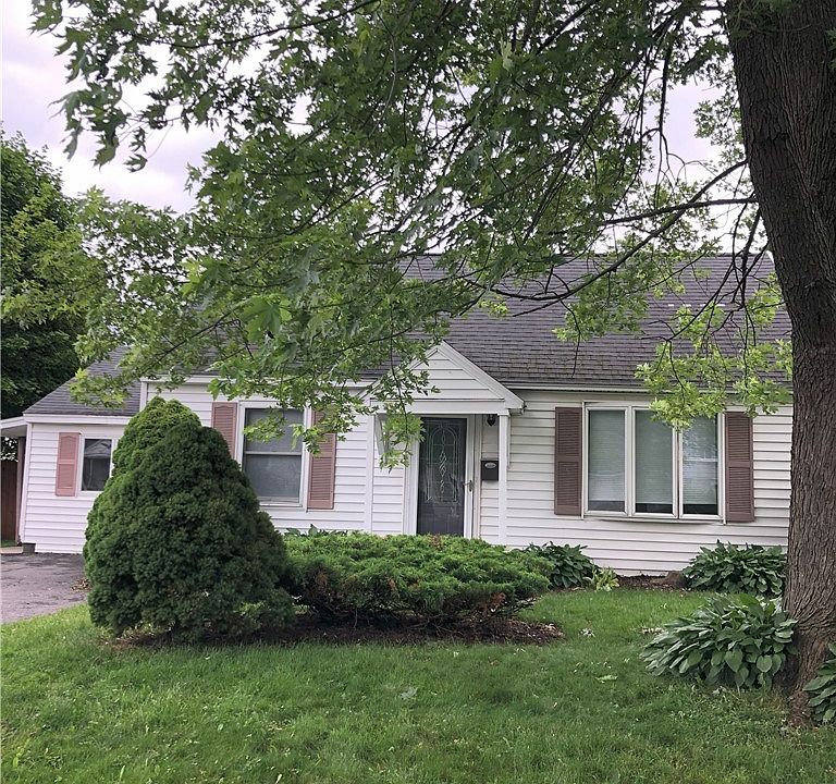 1st image of 302 Hyland Dr
