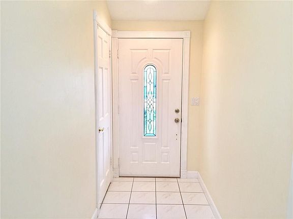 5th image of 1360 SE Petunia Ave