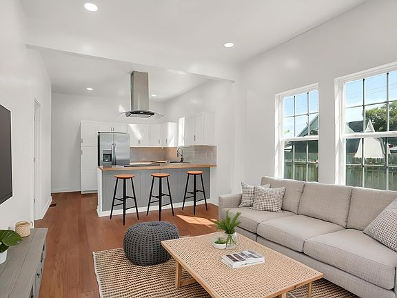 5th image of 1631 Brier Pl