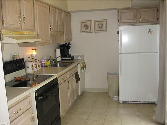 5th image of 13814 Oakbrook Dr #3814