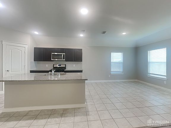 5th image of 208 Greenhill St
