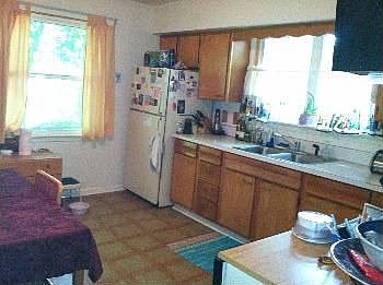 4th image of 1128 N Congress St