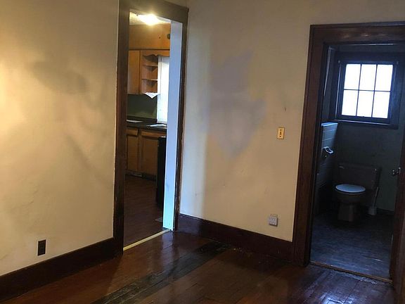 2nd image of 605 Seymour Ave