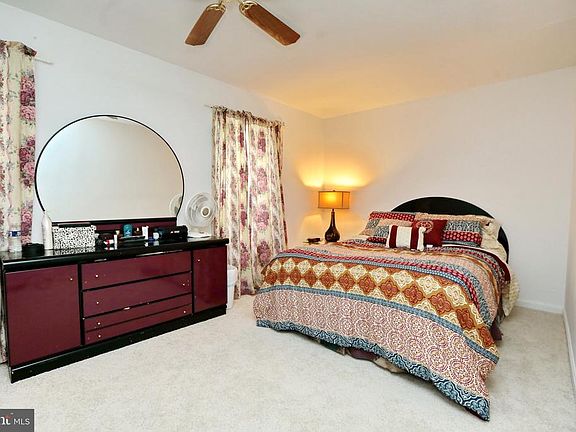 4th image of 143 Kalmia Ct